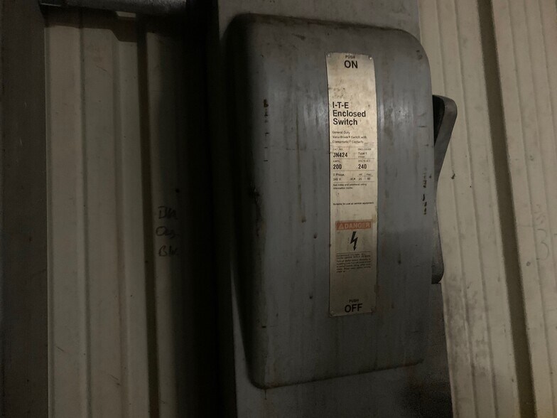 More Photos Of 2221 NW 18th St, Pompano Beach Warehouse For Lease