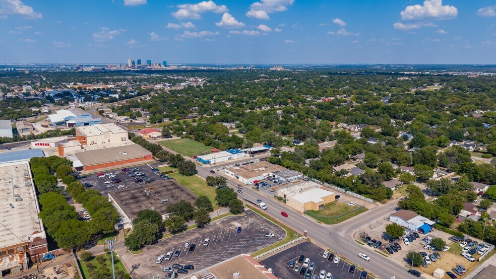More Photos Of 3605 McCart Ave, Fort Worth Distribution For Lease
