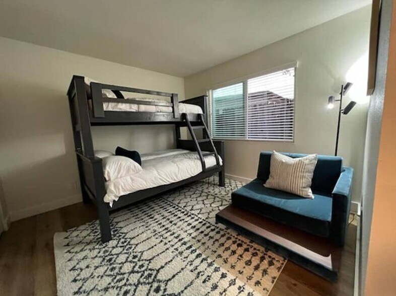 More Photos Of Undisclosed, Costa Mesa Apartments For Sale