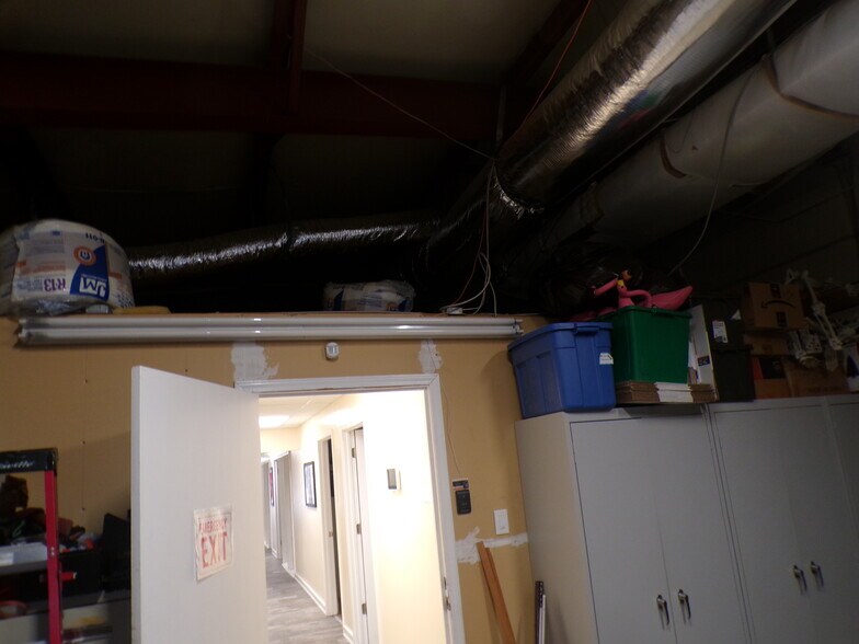 More Photos Of 7619-7621 E 46th Pl, Tulsa Showroom For Sale