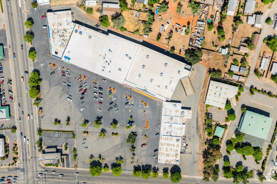 More Photos Of 1815-1985 Oro Dam Blvd E, Oroville Department Store For Sale