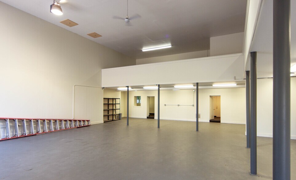 More Photos Of 1589 Reed Rd, Pennington Warehouse For Lease