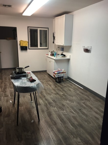 More Photos Of 900 W Hyde Park Blvd, Inglewood Warehouse For Lease