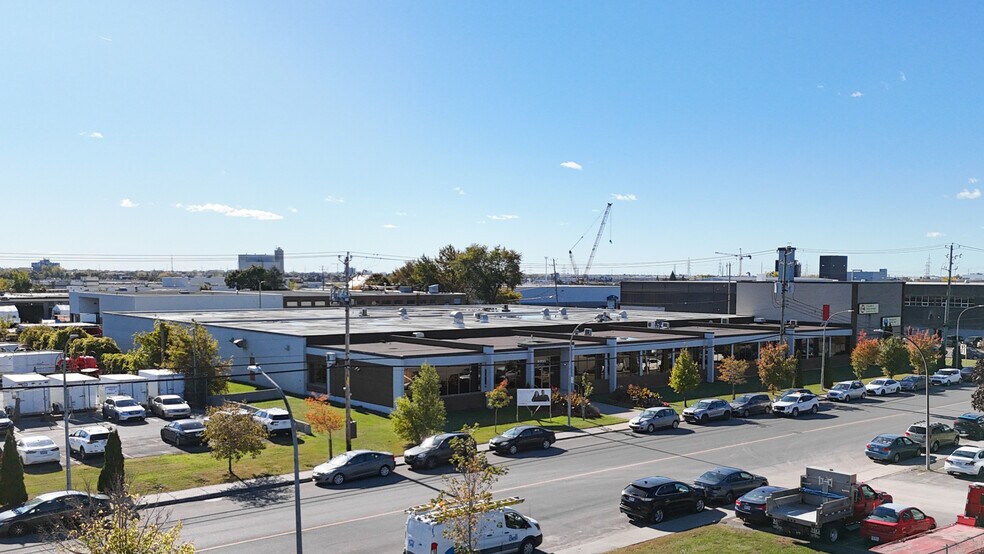 More Photos Of 9700 Boul Parkway, Montréal Manufacturing For Sale