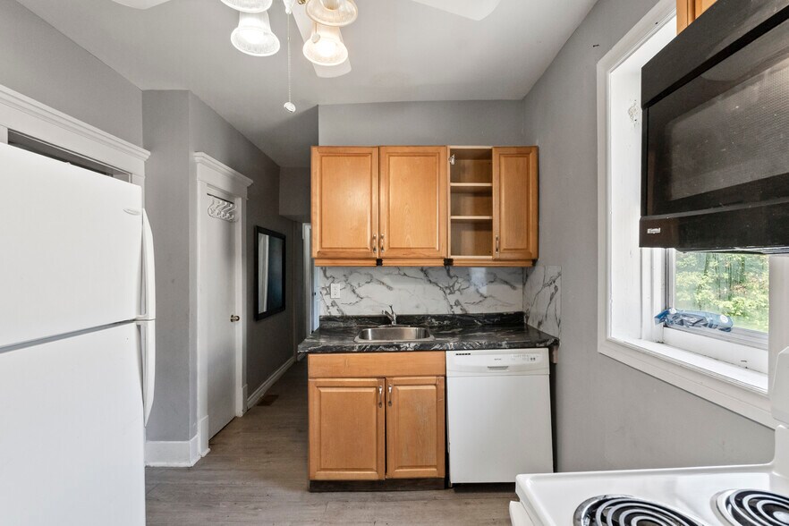 More Photos Of 541 Aylmer St N, Peterborough Apartments For Sale