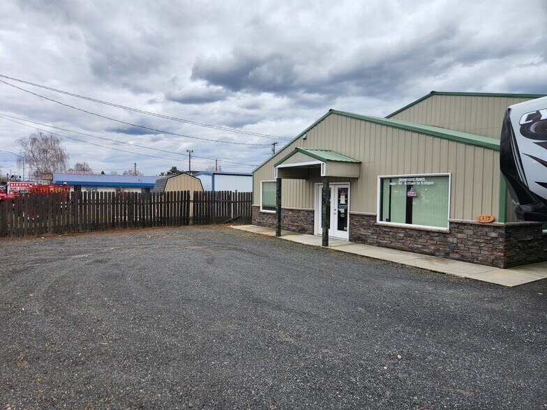 More Photos Of 1337 Bridge St, Clarkston Warehouse For Sale