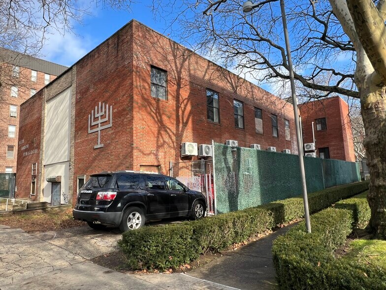Primary Photo Of 2261-2269 Bragg St, Brooklyn Schools For Sale