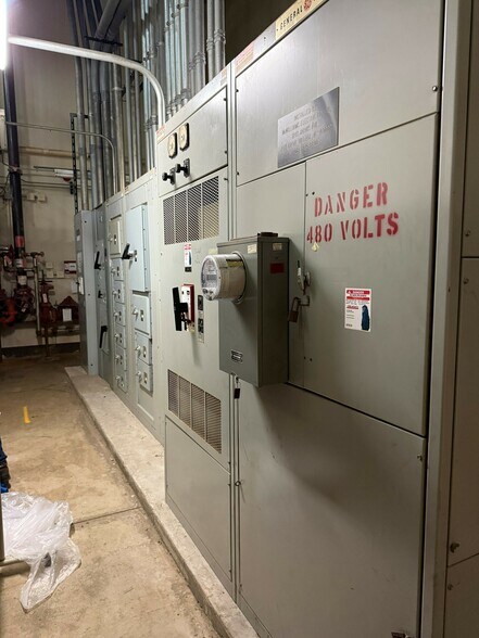 More Photos Of 595 Schelter Rd, Lincolnshire Manufacturing For Sale