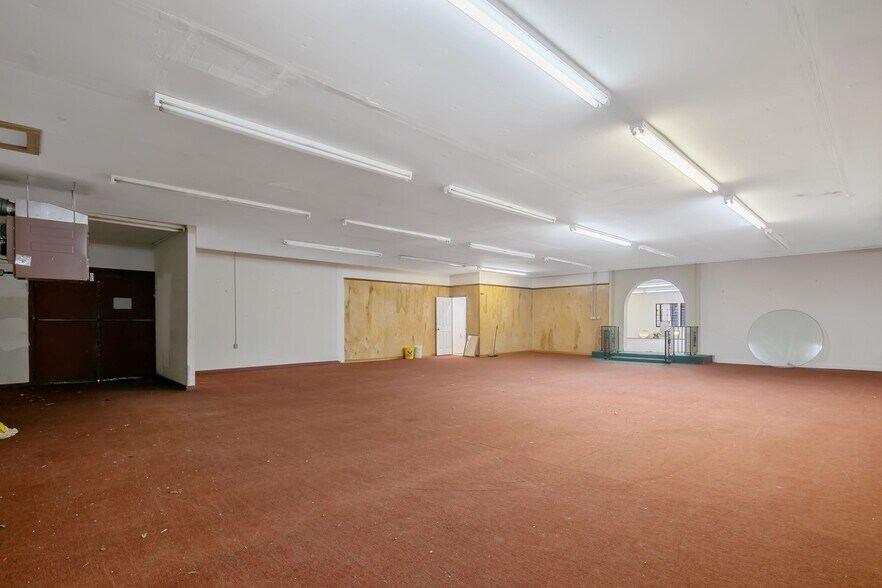 More Photos Of 4017 Dunn Rd, Eastover Showroom For Lease