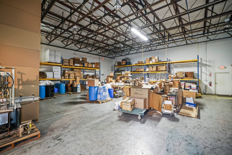 More Photos Of 1555 Sunshine Dr, Clearwater Warehouse For Sale