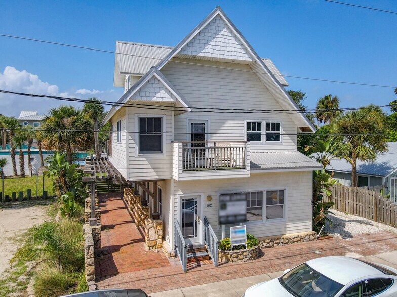 Primary Photo Of 102 N Pine St, New Smyrna Beach Storefront Retail Residential For Lease