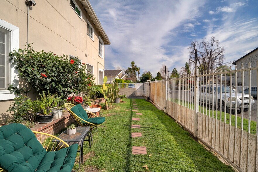 More Photos Of 13617 Leadwell St, Van Nuys Apartments For Sale