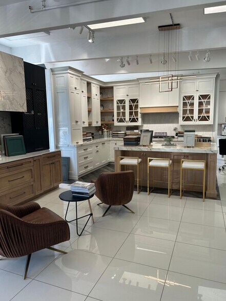More Photos Of 492 N Route 17, Paramus Freestanding For Lease