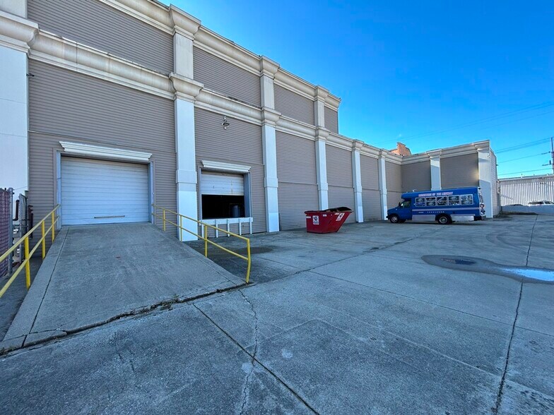 More Photos Of 1401 S Circle Ave, Forest Park Warehouse For Sale