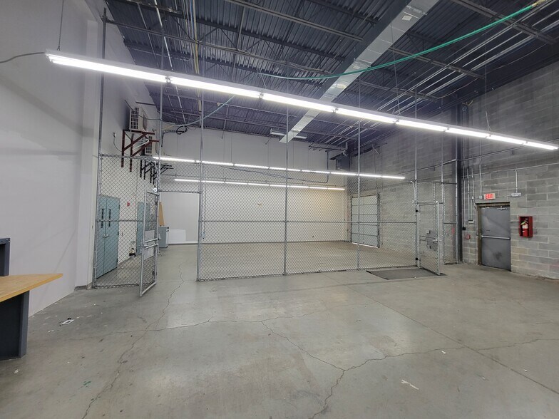 More Photos Of 900 Corporate Blvd, Newburgh Light Distribution For Lease