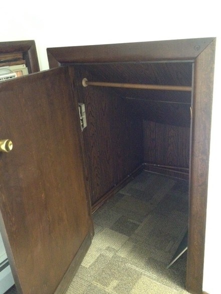 More Photos Of 19 N County Line Rd, Jackson Medical For Lease