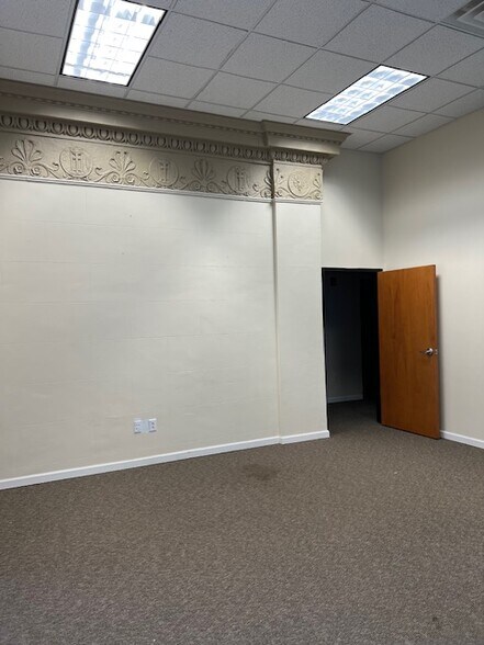 More Photos Of 95 Court St, Binghamton Office Residential For Sale