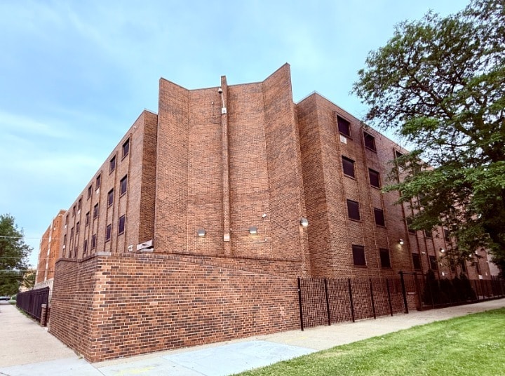 More Photos Of 5001 S Michigan Ave, Chicago Assisted Living For Sale