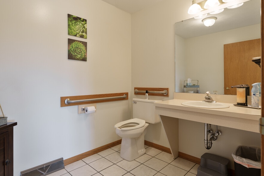 More Photos Of 7550 Rote Rd, Rockford Medical For Sale