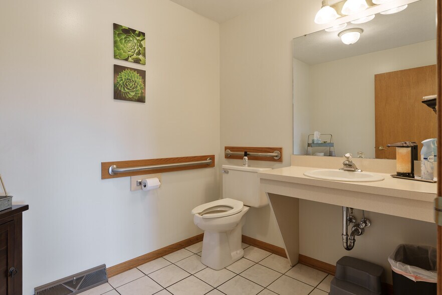 More Photos Of 7550 Rote Rd, Rockford Medical For Sale