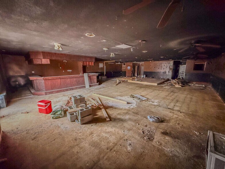 More Photos Of 3116-3118 Bragg Blvd, Fayetteville Bar For Lease