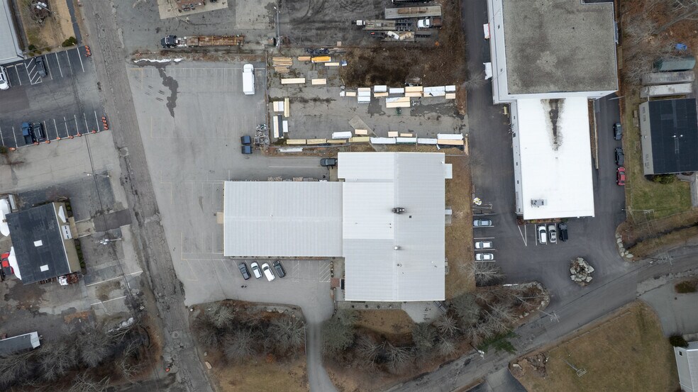More Photos Of 95 Woodrock Rd, Weymouth Warehouse For Lease