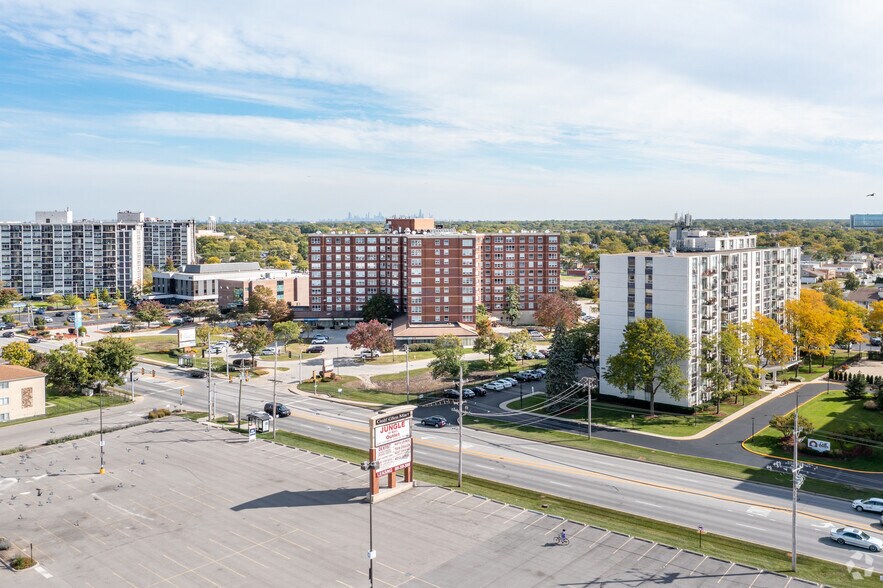 More Photos Of 8975 W Golf Rd, Niles Apartments For Lease