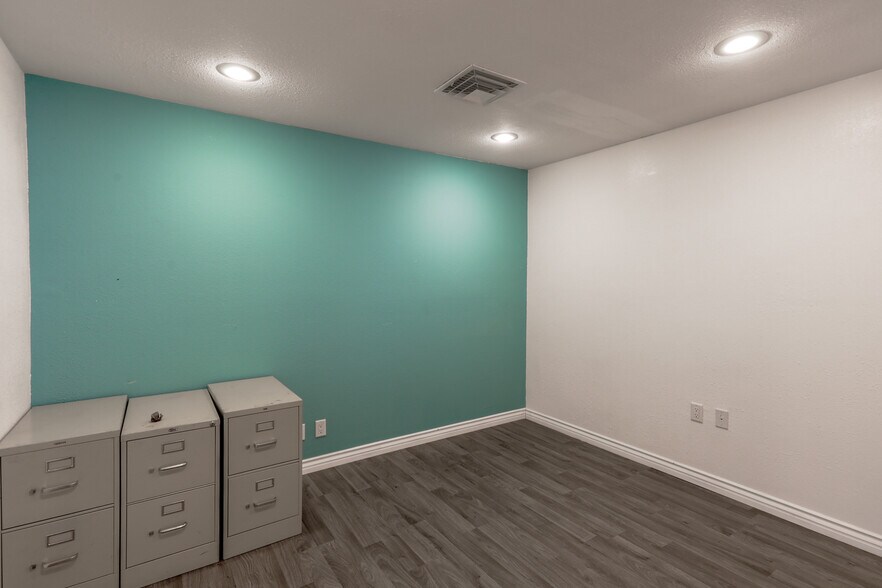 More Photos Of 703 S 10th St, Las Vegas Medical For Sale