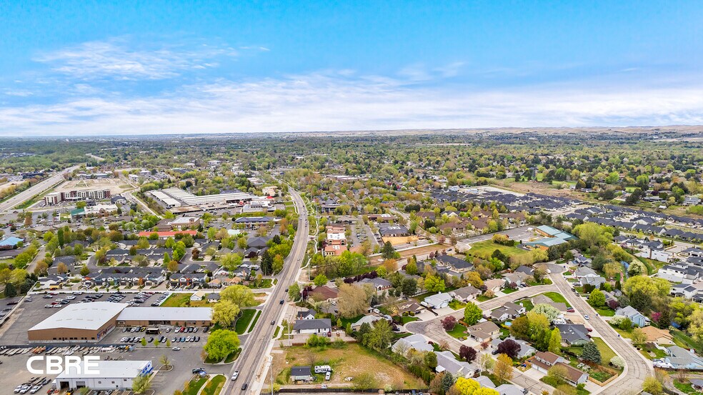 More Photos Of 1442 E State St, Eagle Land For Lease