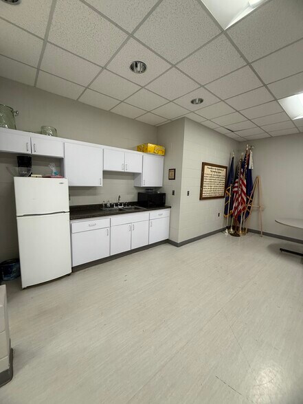 More Photos Of 122 E Lincoln Ave, Fall Creek Office For Sale