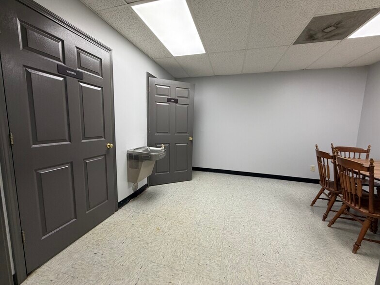 More Photos Of 5205 Old Buncombe Rd, Greenville Warehouse For Lease