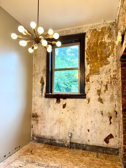 More Photos Of 648 E McMillan St, Cincinnati Storefront Retail Residential For Lease