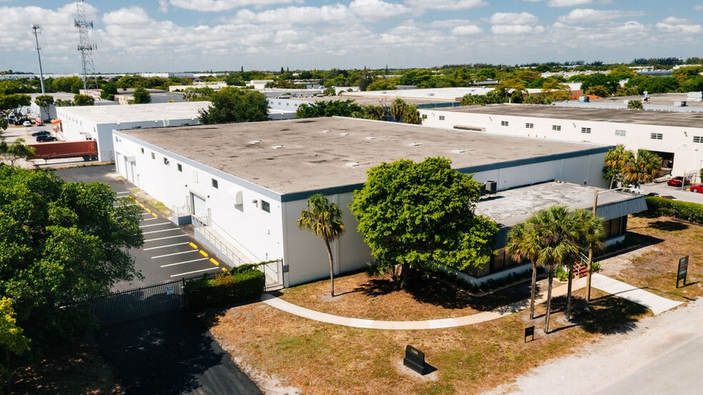 More Photos Of 5280 NW 165th St, Hialeah Warehouse For Lease
