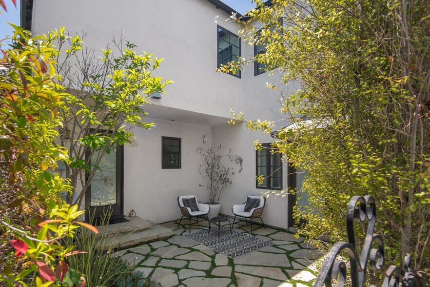 More Photos Of 921-925 16th St, Santa Monica Apartments For Sale