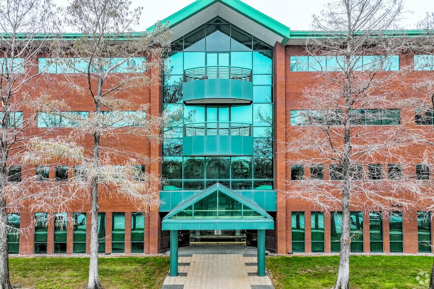 More Photos Of 1750 Valley View Ln, Dallas Office For Sale