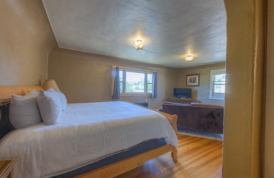 More Photos Of 103 W Ryus St, La Veta Hotel For Sale