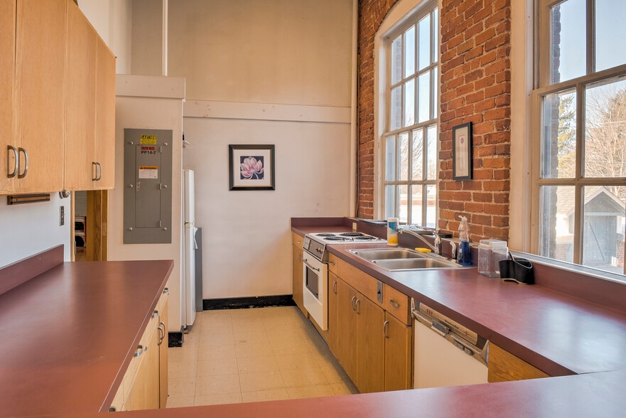 More Photos Of 96 Congress St, Keene Refrigeration Cold Storage For Sale