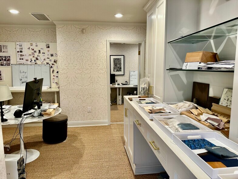 More Photos Of 100 Barrington Walk, Los Angeles Storefront Retail Office For Lease