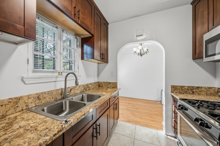 More Photos Of 2930 E 3RD St, Long Beach Apartments For Sale