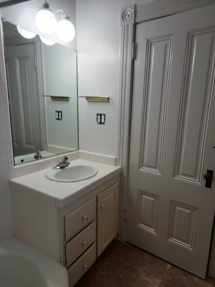 More Photos Of 11 G St, San Rafael General Retail For Sale