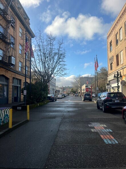 More Photos Of 187 Central Ave, Coos Bay Storefront Retail Office For Lease