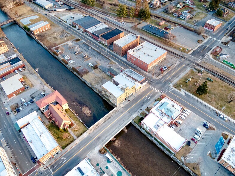 More Photos Of 110 N Washington Ave, Pulaski Flex For Sale