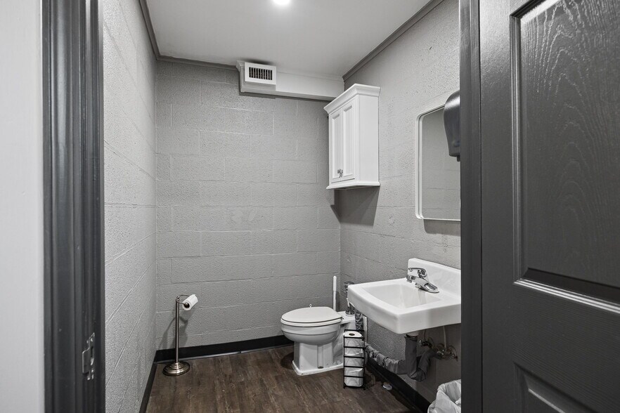 More Photos Of 2302 Highly St, Saint Joseph Warehouse For Sale