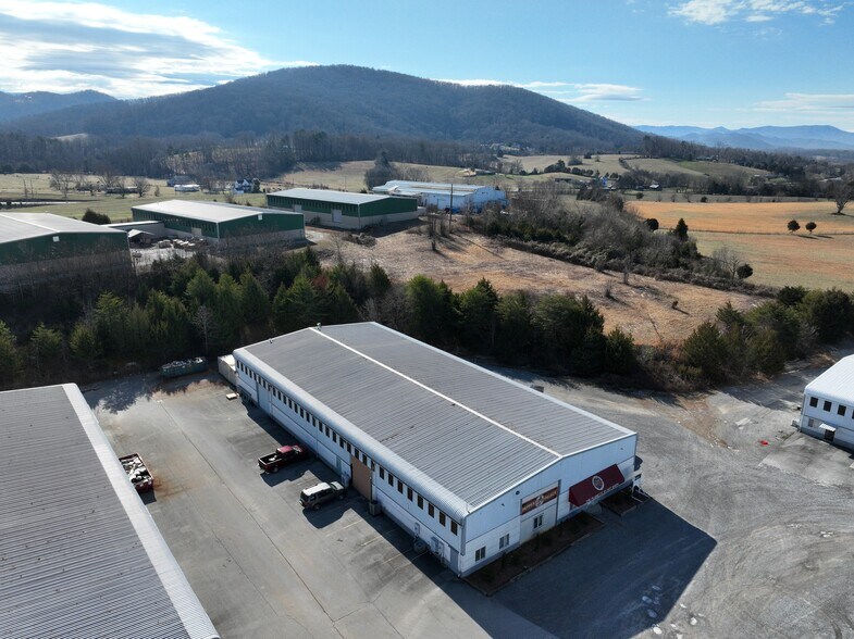 More Photos Of 3275 Newport Hwy, Sevierville Flex For Sale