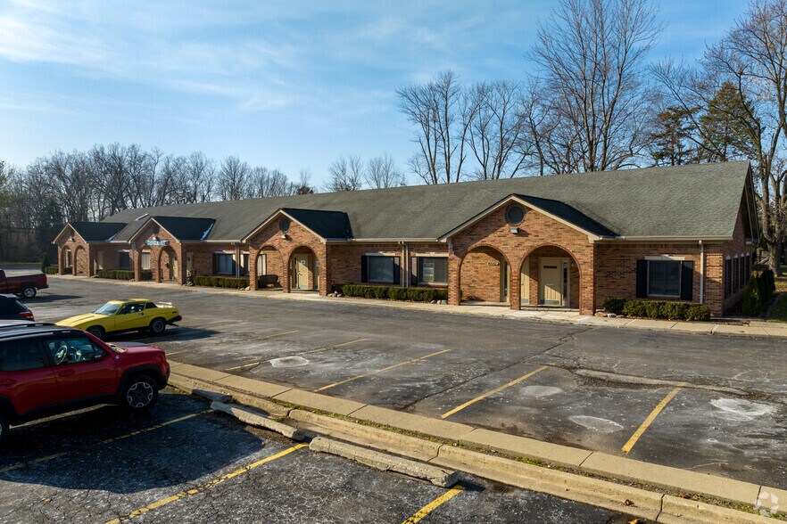 More Photos Of 16638-16664 Fifteen Mile Rd, Fraser Medical For Lease