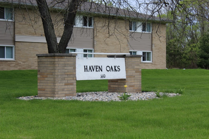 Primary Photo Of 1410 S Center Rd, Saginaw Apartments For Sale