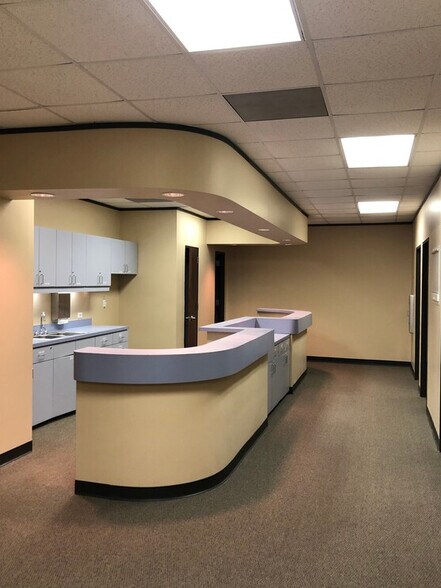 More Photos Of 1330 Kingwood Dr, Kingwood Medical For Lease