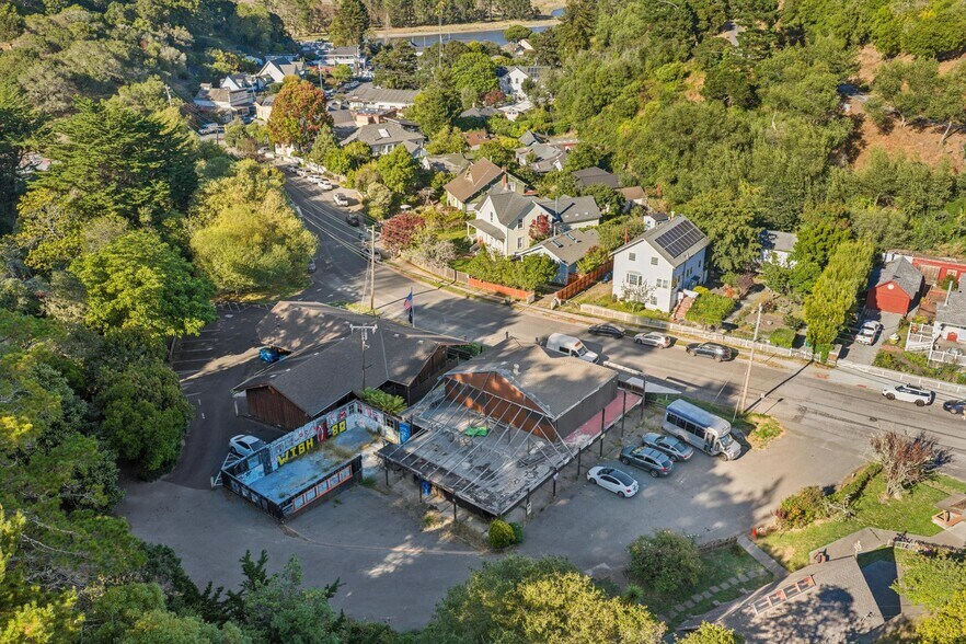 More Photos Of 16-22 Brighton Avenue, Bolinas General Retail For Sale