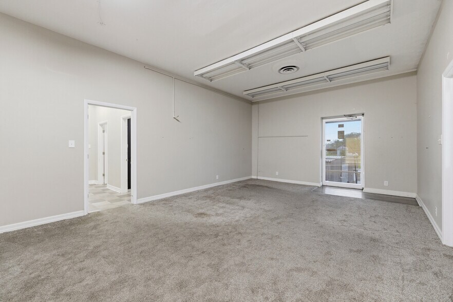 More Photos Of 325 W Main St, Lebanon Office Residential For Sale