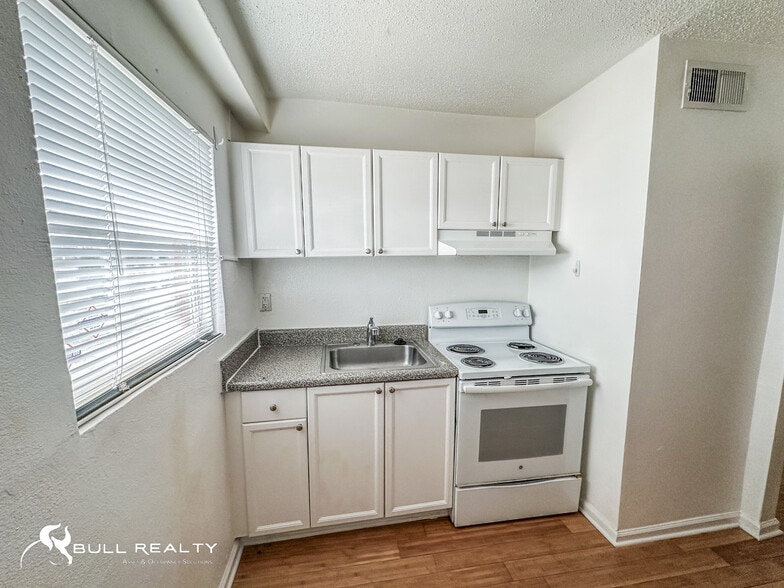 More Photos Of 2099 Martin Luther King Dr, Atlanta Apartments For Sale